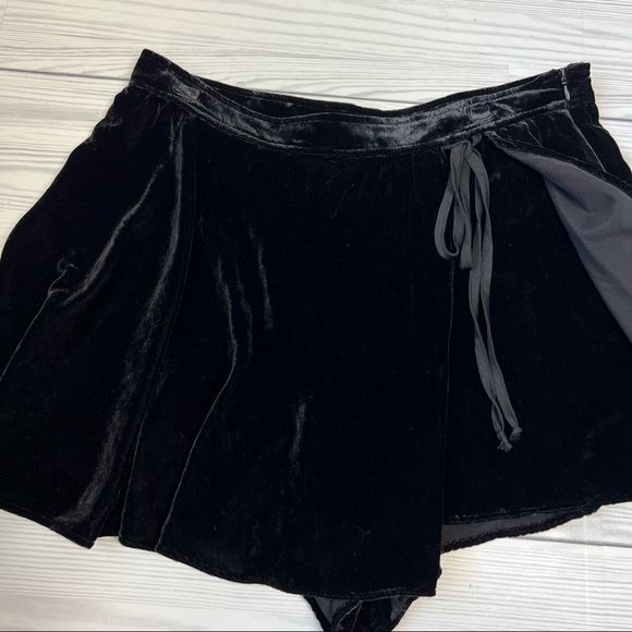 Free People Dance The Night Away black velvet skort size 12 - Picture 4 of 16